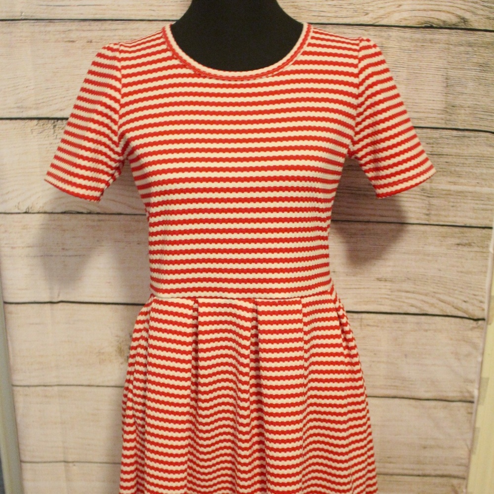EUC Red&White Stripes LulaRoe Amelia Size L